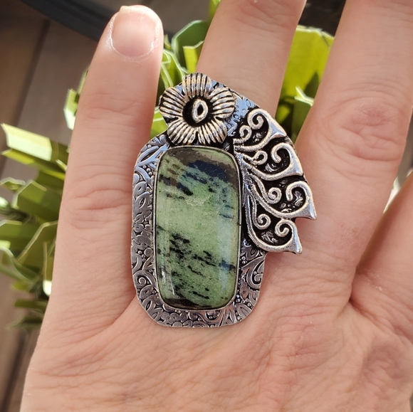 New Ruby Zoisite Carved 925 Silver Statement Ring. - Picture 14 of 16